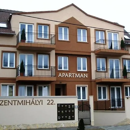 Szentmihalyi 22 Apartman דירה *