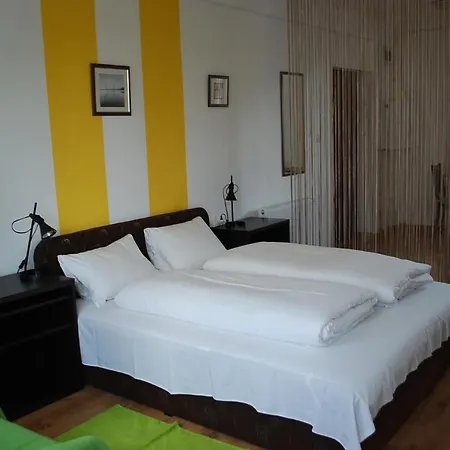 Szentmihalyi 22 Apartman * בודפשט